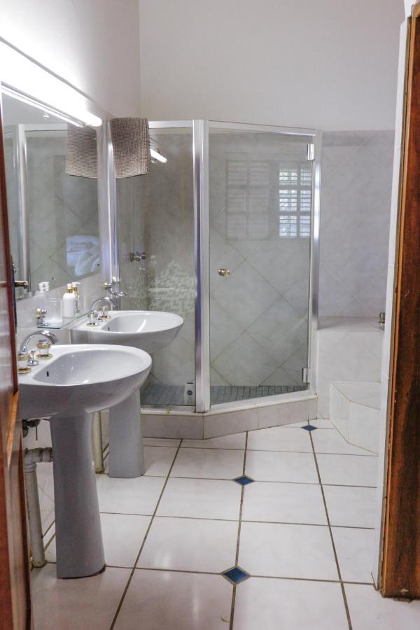 25 On Catherine Pretoria-Noord Esterno foto